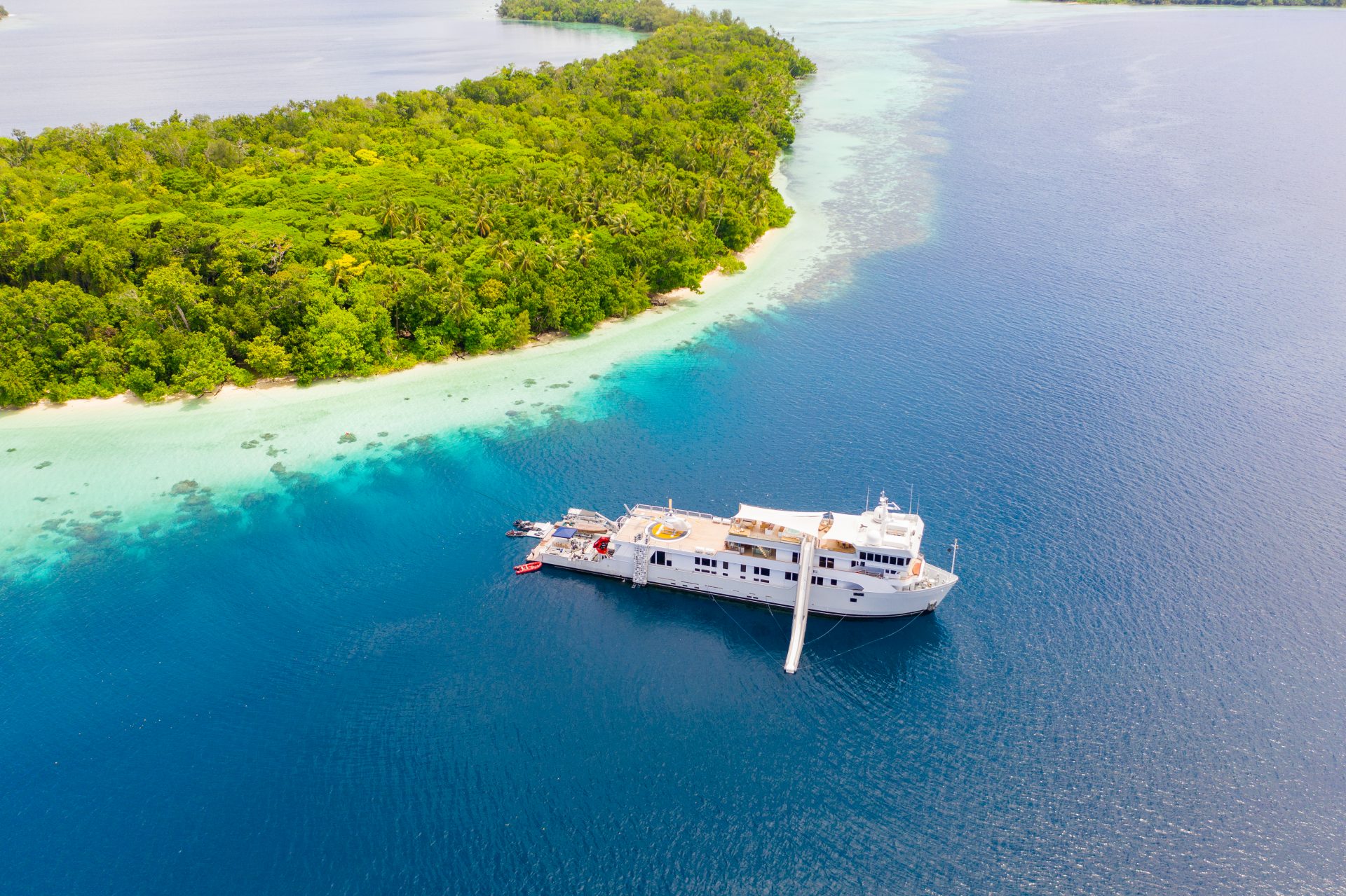 Superyacht Suri on her Pelorus travel expedition