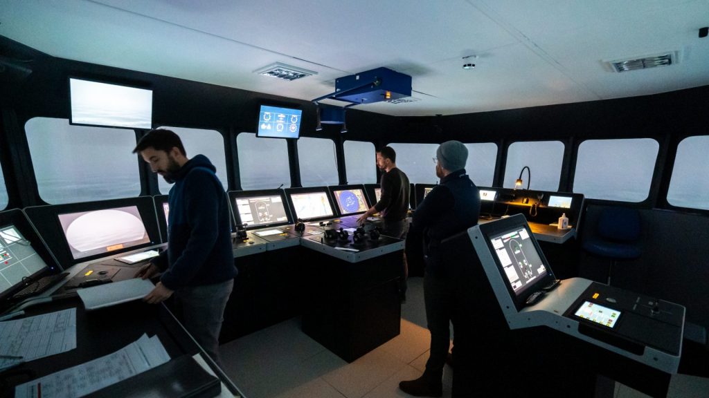 BESPOKE BRIDGE AND ENGINE ROOM COMMAND AND CONTROL TRAINING COURSE
