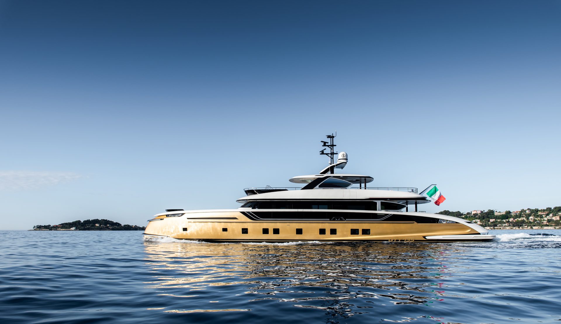 Exterior shot of Dynamiqs Superyacht Stefania