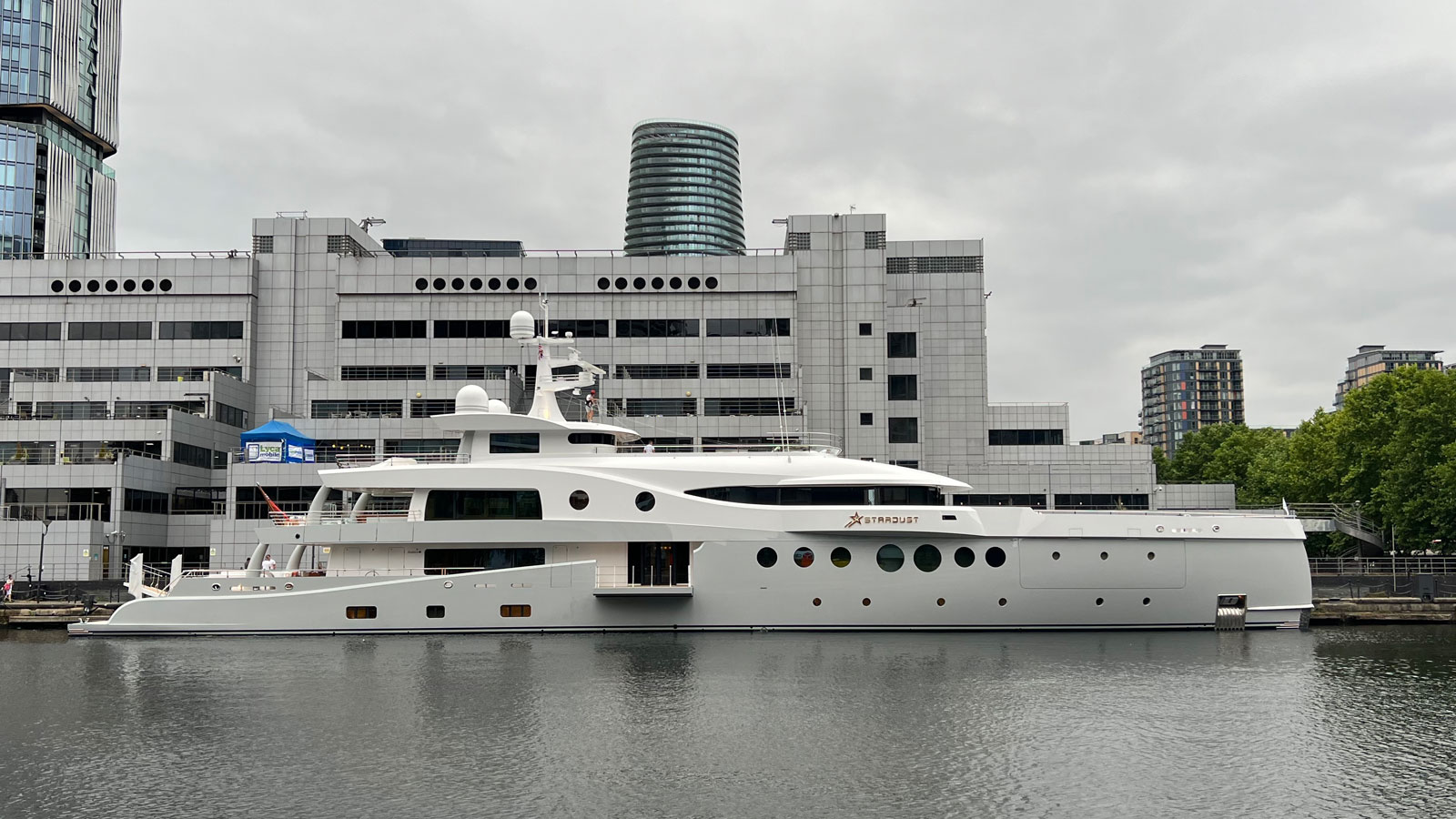 Stardust Superyacht In Canary Wharf, London