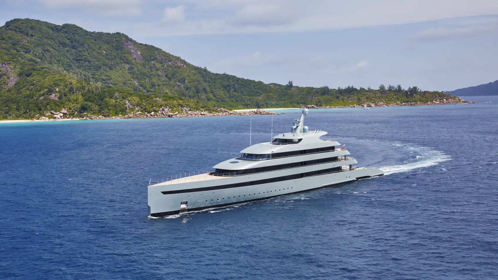 10 Fun Facts About M/Y Savannah 