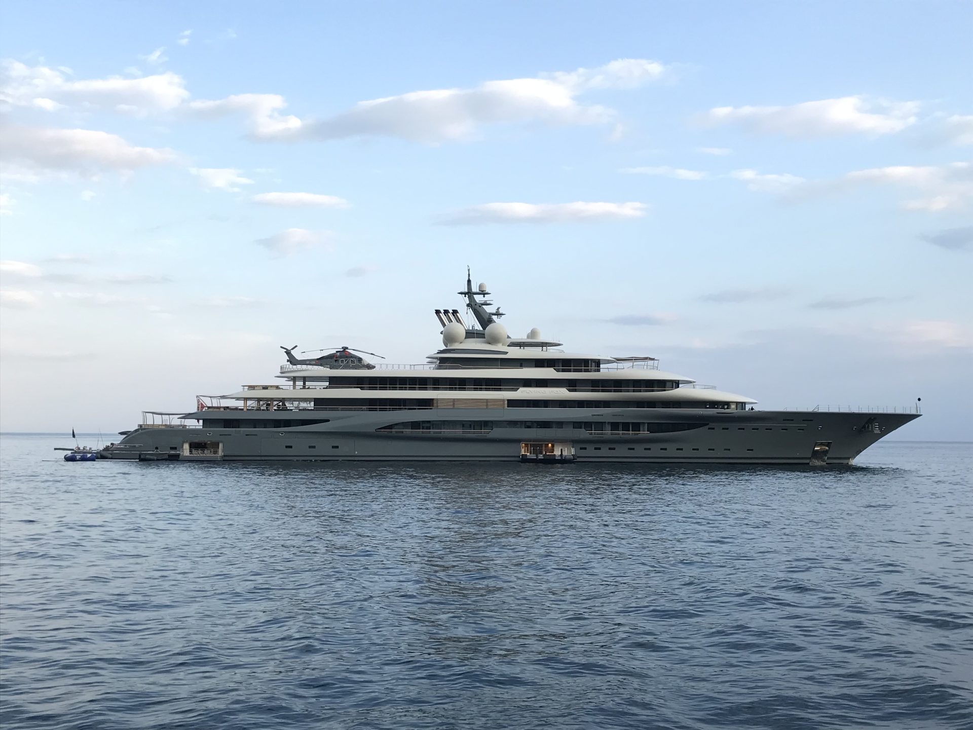 private yacht vs charter